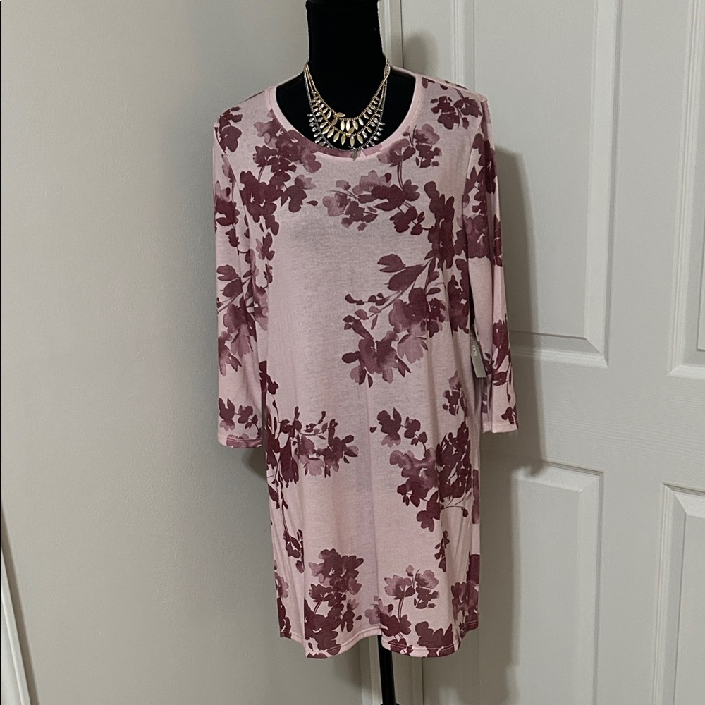 NWT Chico's Size 2 (regular size L)Pink and Burgundy Floral Tunic